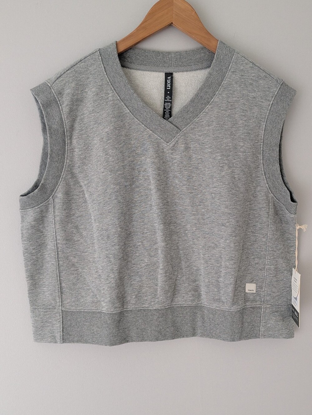 NWT Vuori Gray V Neck Sweatshirt Sedona Vest M Sleeveless Pullover Athleisure